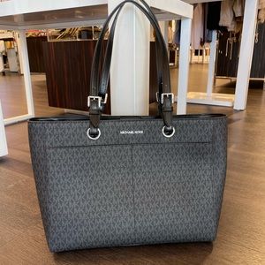 NWT! MICHAEL KORS BLACK JET SET MONOGRAM LARGE COMMUTER TOTE